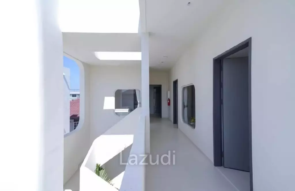 6 Bedrooms 8 Bathrooms 200 SQ.M. Pool Villa in South Pattaya