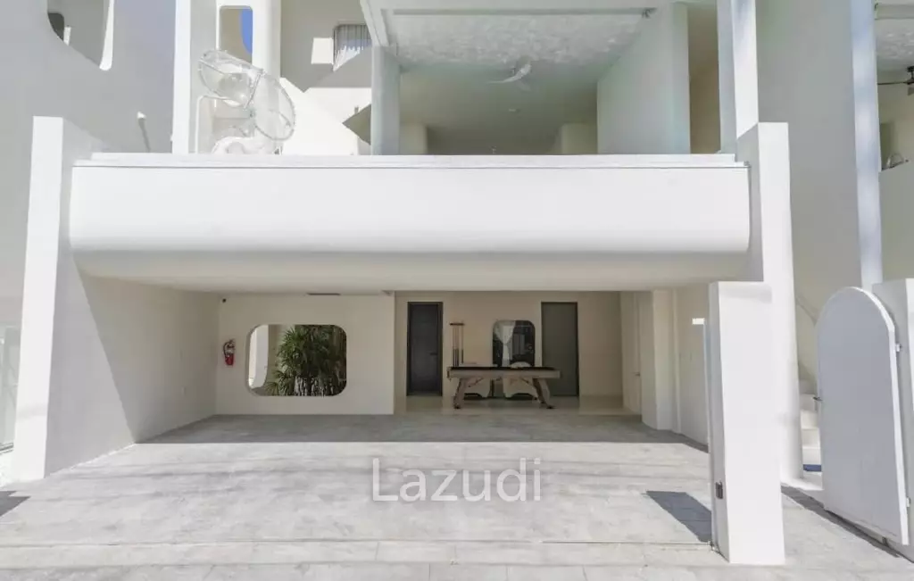 6 Bedrooms 8 Bathrooms 200 SQ.M. Pool Villa in South Pattaya