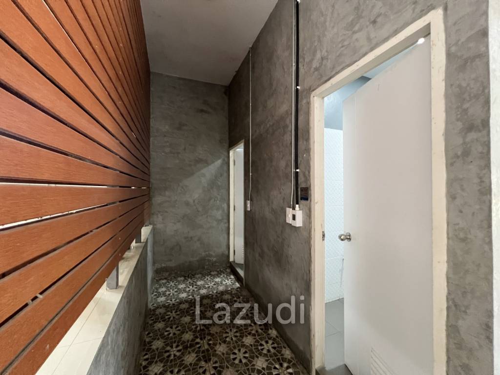 3-Storey Apartment/Dormitory 50 Rooms Near To University