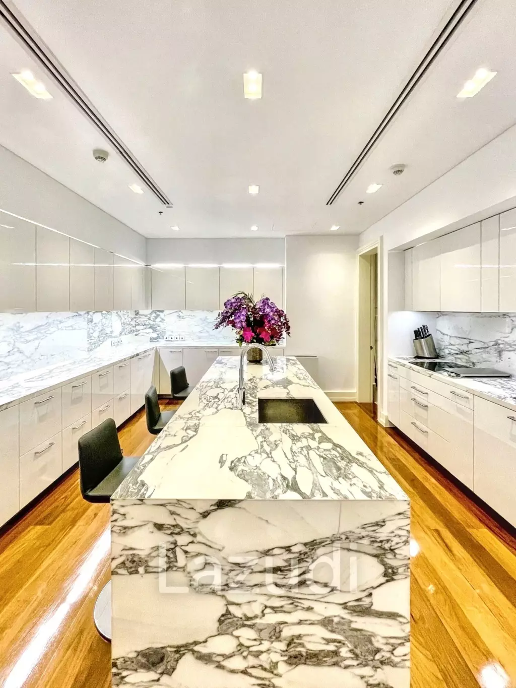 4 Bed 408 SQ.M The Ritz-Carlton Residences Bangkok