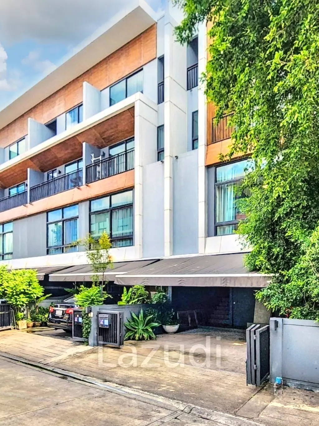 3 Bed 3 Bath 125 SQ.M Arden Pattanakarn