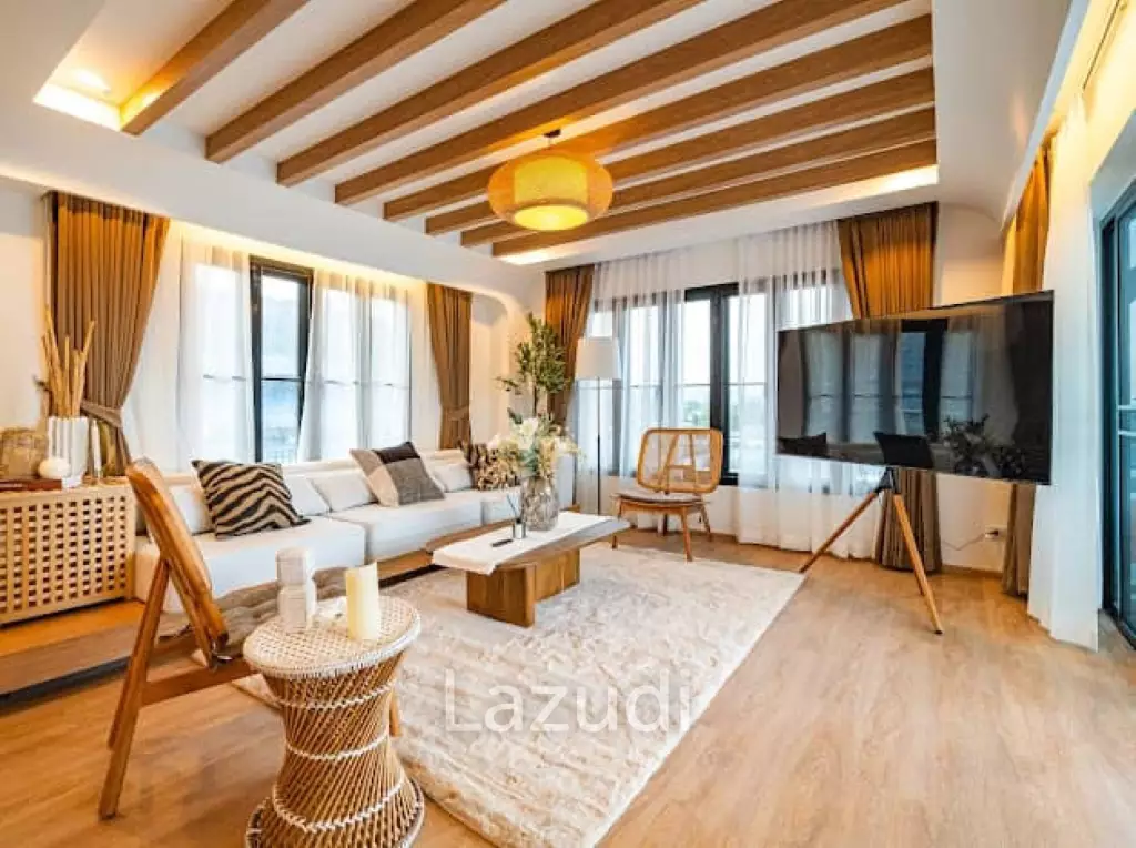 Stunning Seaview Pool Villa with 4 Bedrooms In Chalong