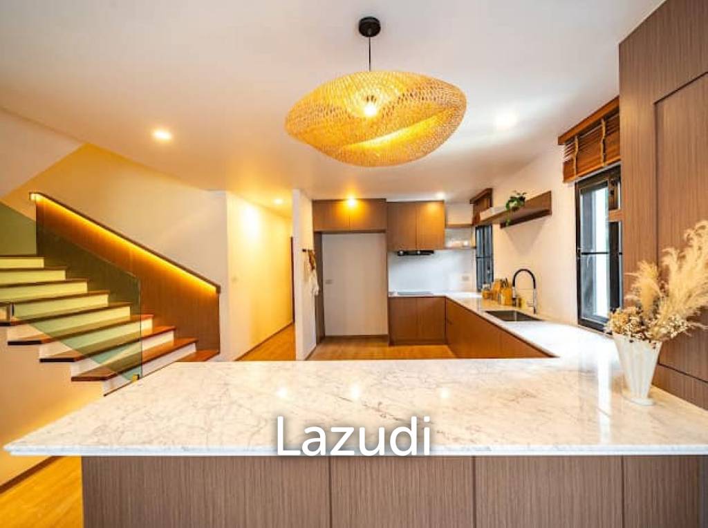 Stunning Seaview Pool Villa with 4 Bedrooms In Chalong