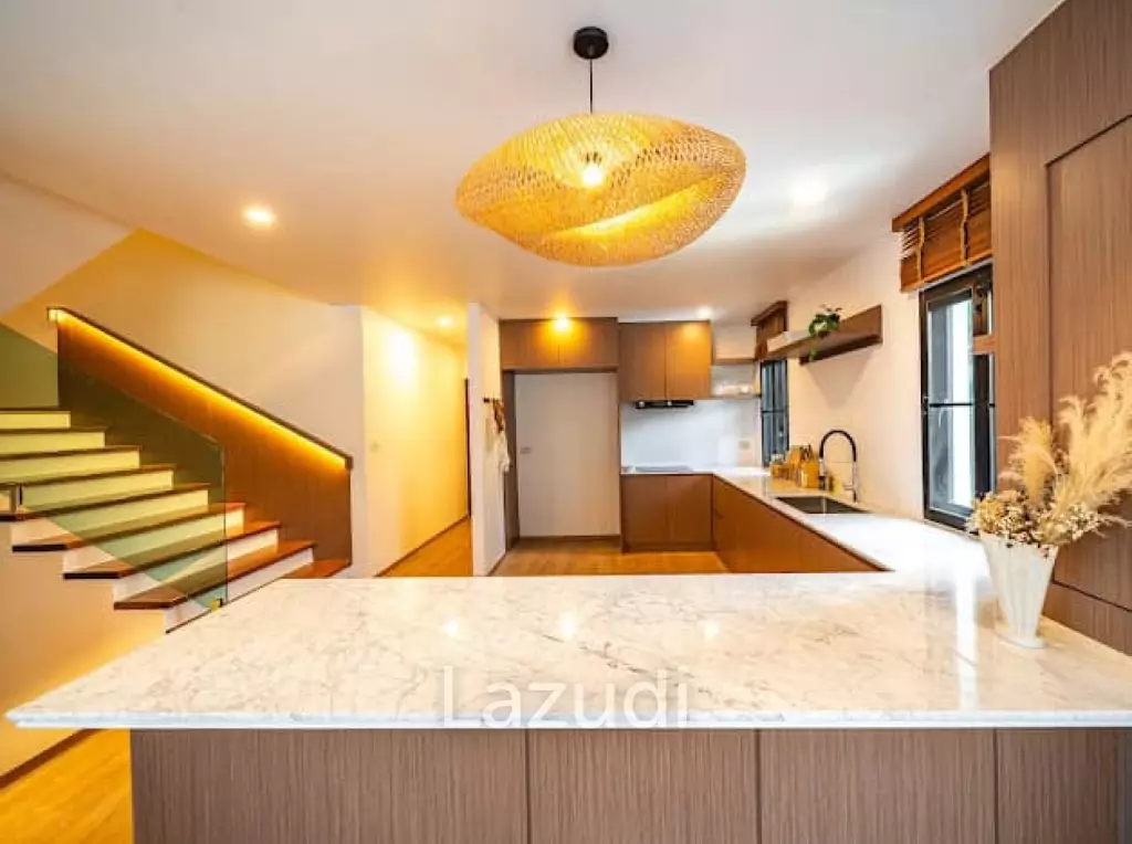 Stunning Seaview Pool Villa with 4 Bedrooms In Chalong