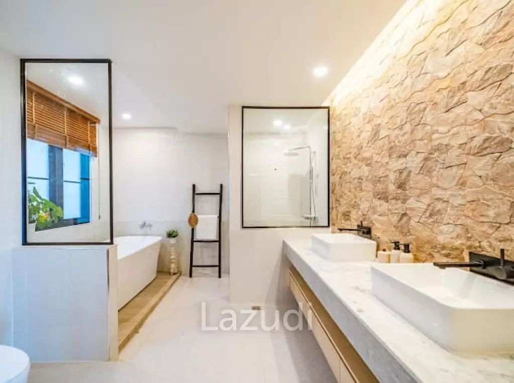 Stunning Seaview Pool Villa with 4 Bedrooms In Chalong