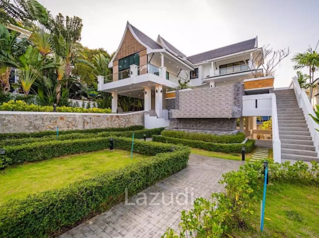Stunning Seaview Pool Villa with 4 Bedrooms In Chalong