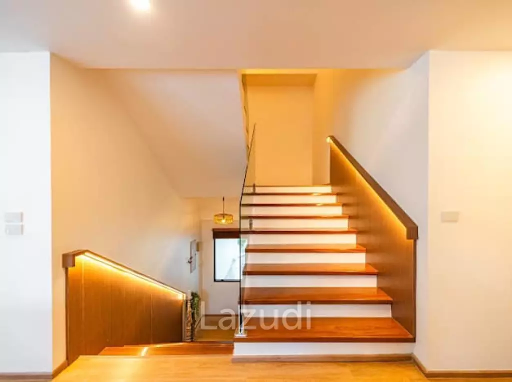 Stunning Seaview Pool Villa with 4 Bedrooms In Chalong