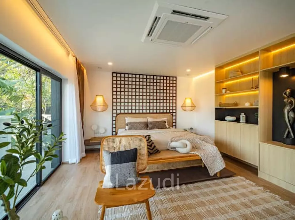 Stunning Seaview Pool Villa with 4 Bedrooms In Chalong