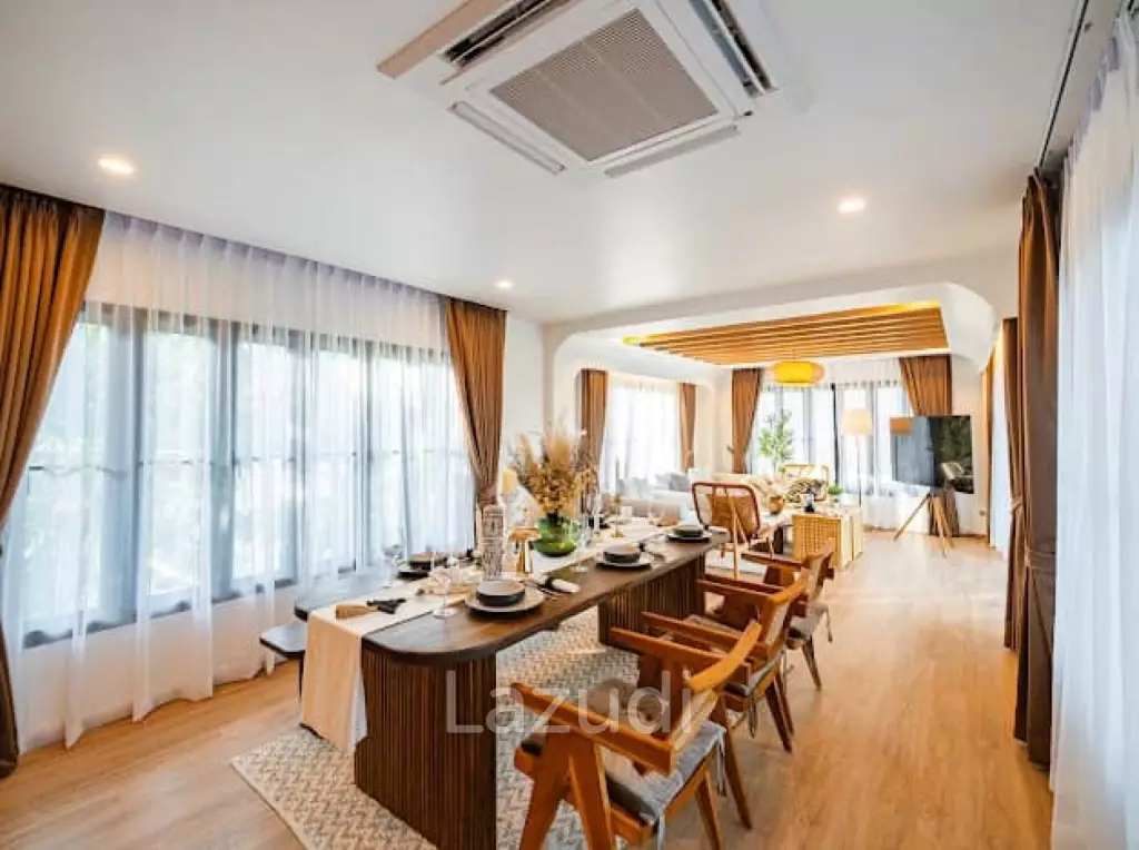 Stunning Seaview Pool Villa with 4 Bedrooms In Chalong