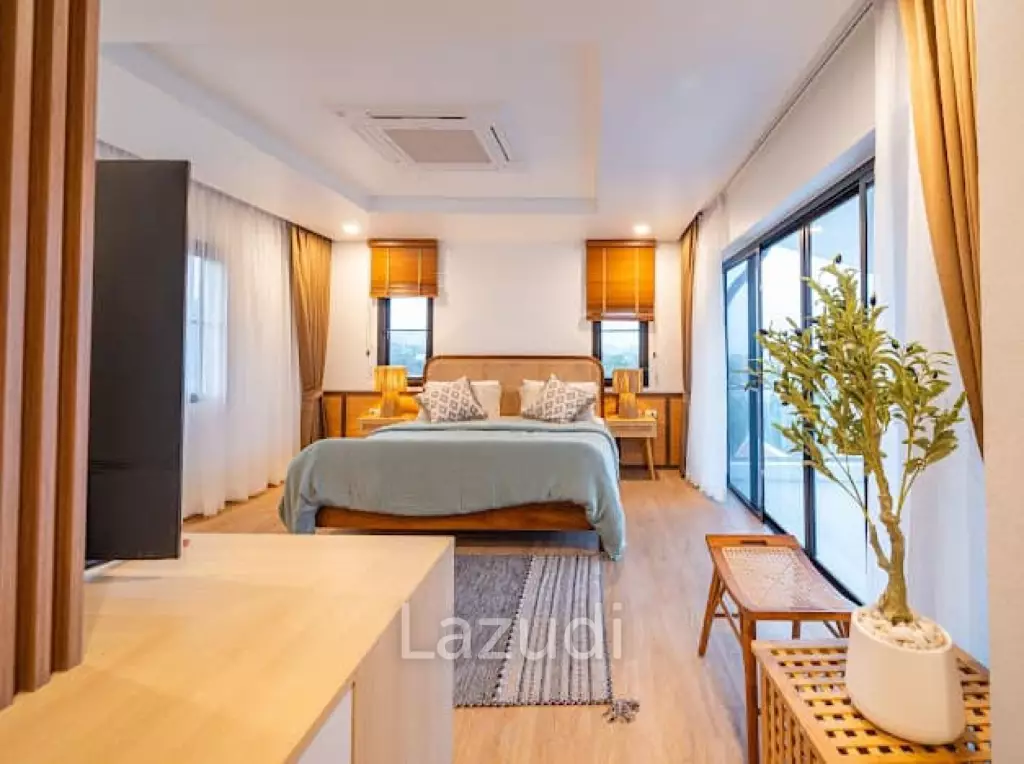 Stunning Seaview Pool Villa with 4 Bedrooms In Chalong