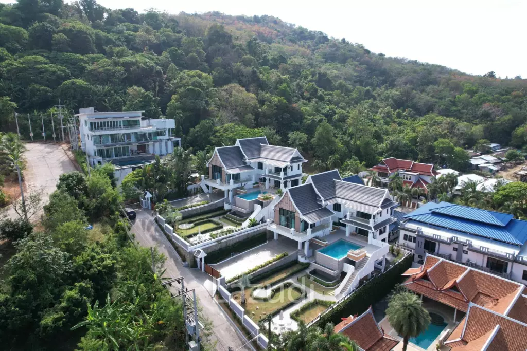 Stunning Seaview Pool Villa with 4 Bedrooms In Chalong