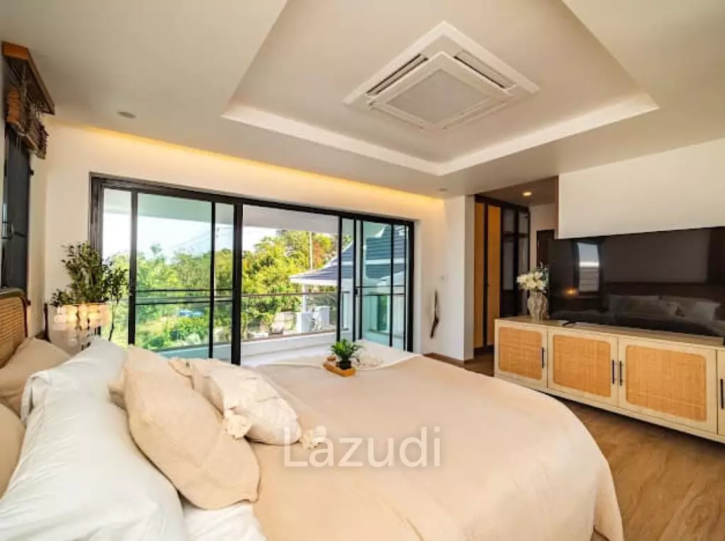 Stunning Seaview Pool Villa with 4 Bedrooms In Chalong