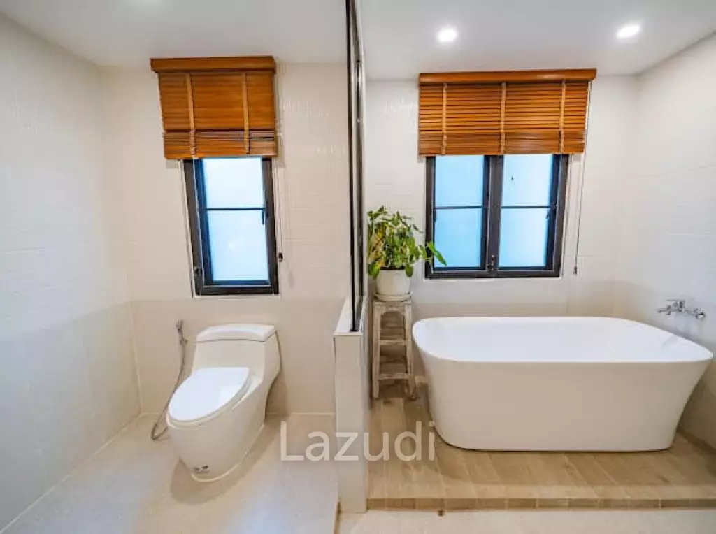 Stunning Seaview Pool Villa with 4 Bedrooms In Chalong