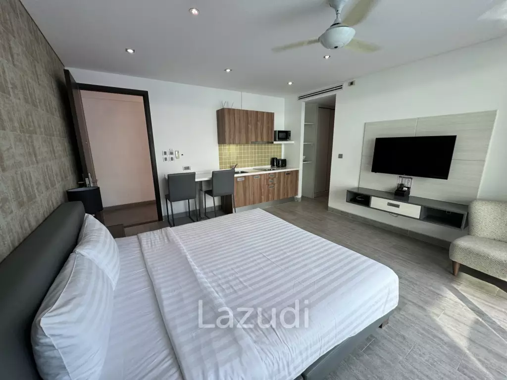 Walk to the beach Condo