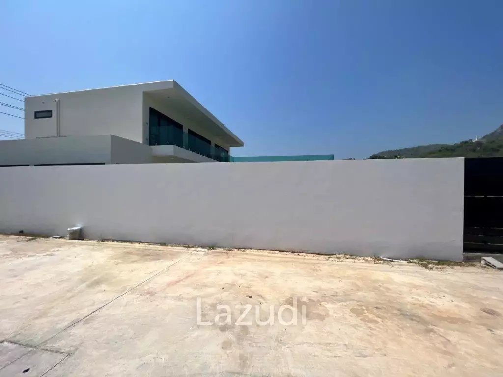 SOI 114 : 2 storey 4 bed pool villa