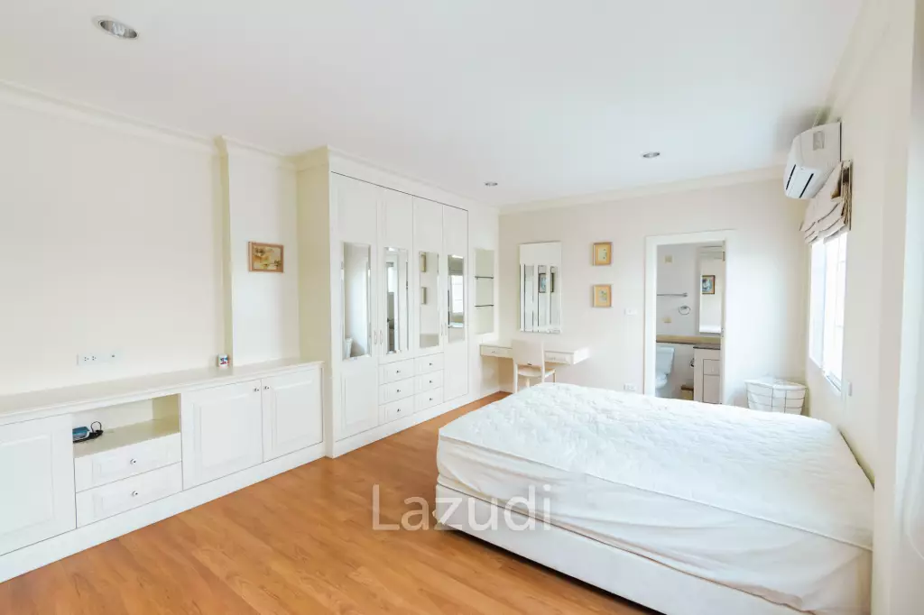 PALM HILLS RESIDENCES : 2 storey main house with 4 bedrooms plus 3 bed guesthouse