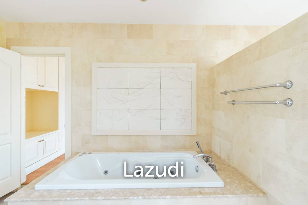 2,400 Sqm 7 Bed 7 Bath Villa For Sale