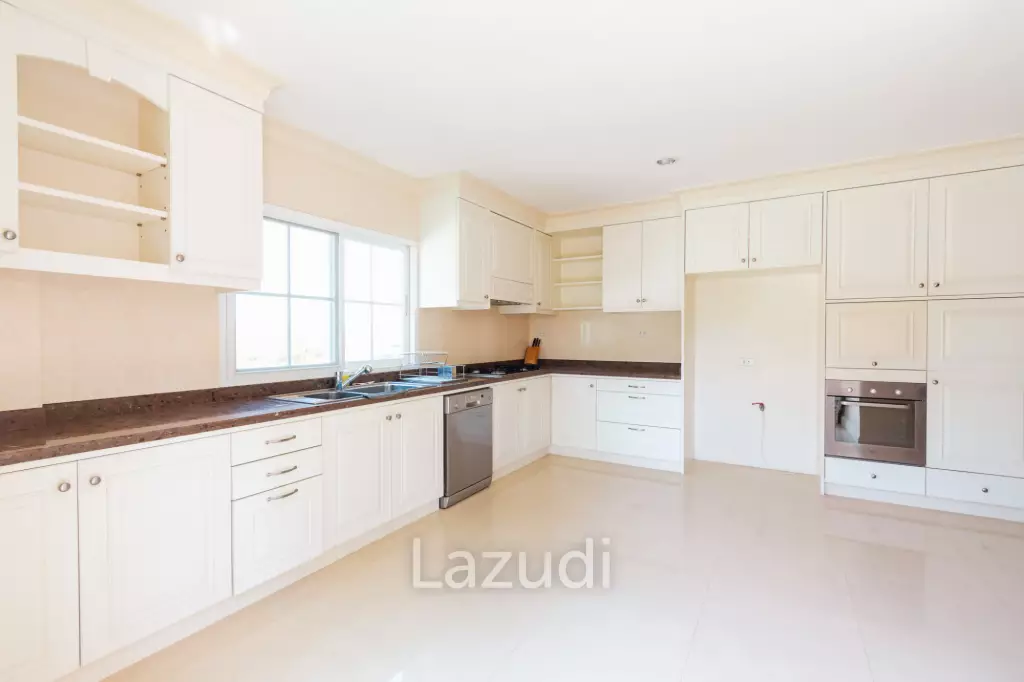 PALM HILLS RESIDENCES : 2 storey main house with 4 bedrooms plus 3 bed guesthouse