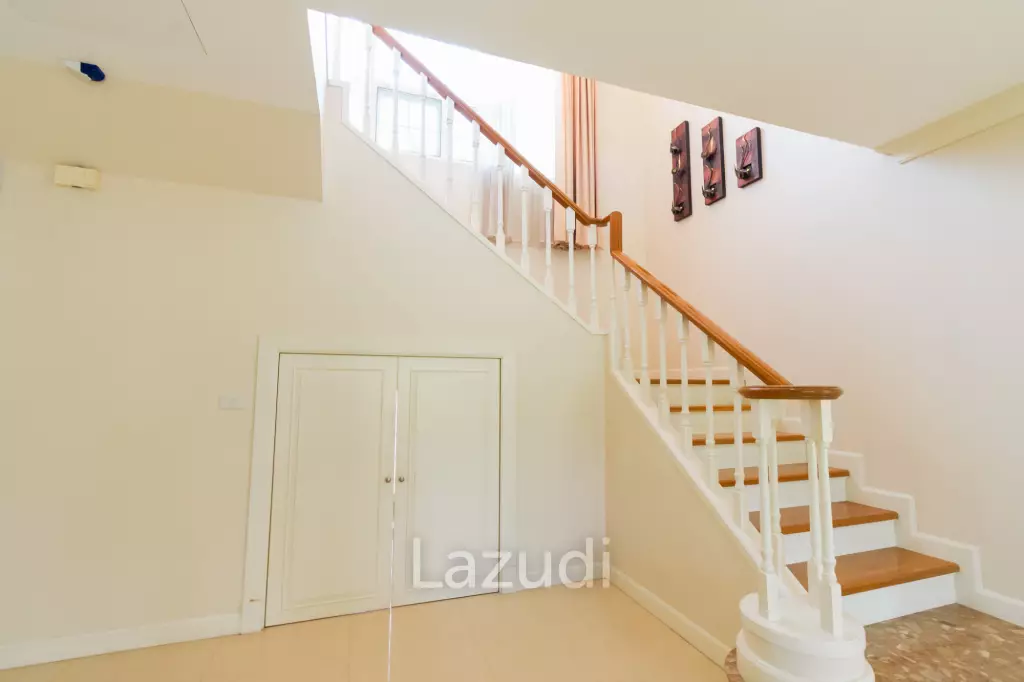 PALM HILLS RESIDENCES : 2 storey main house with 4 bedrooms plus 3 bed guesthouse