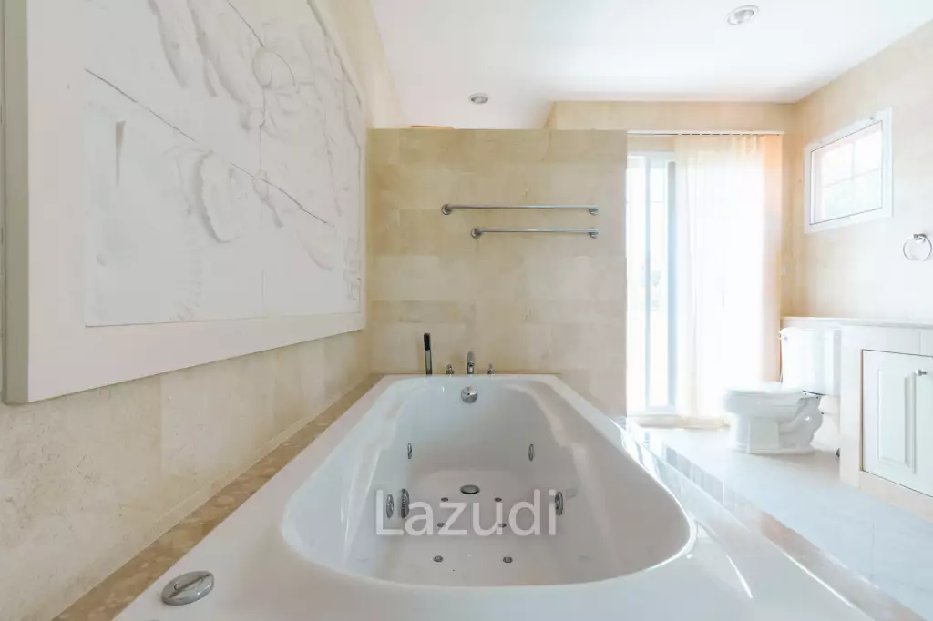 PALM HILLS RESIDENCES : 2 storey main house with 4 bedrooms plus 3 bed guesthouse
