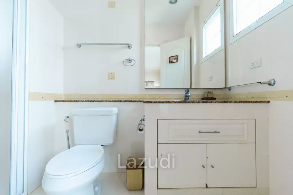 PALM HILLS RESIDENCES : 2 storey main house with 4 bedrooms plus 3 bed guesthouse