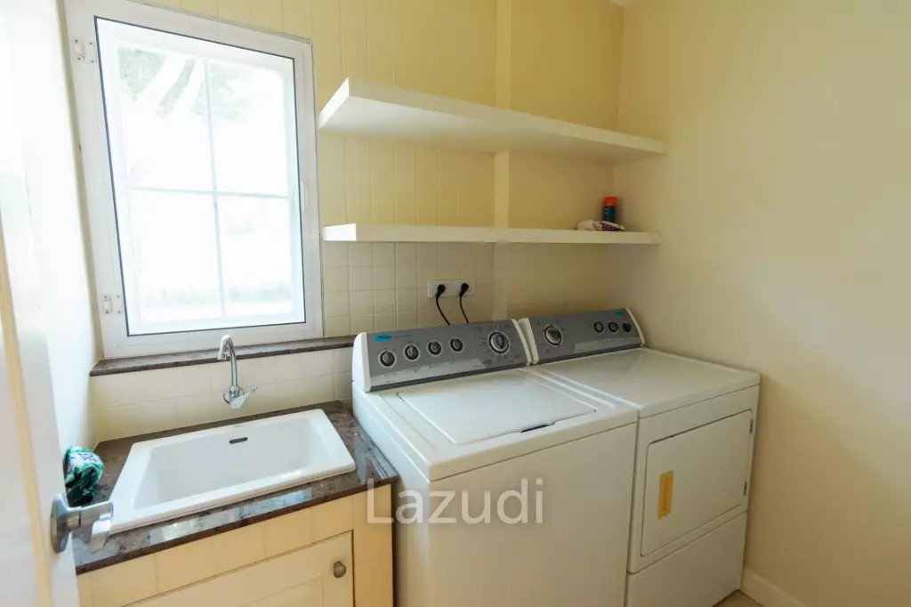 PALM HILLS RESIDENCES : 2 storey main house with 4 bedrooms plus 3 bed guesthouse