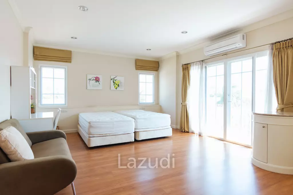 PALM HILLS RESIDENCES : 2 storey main house with 4 bedrooms plus 3 bed guesthouse