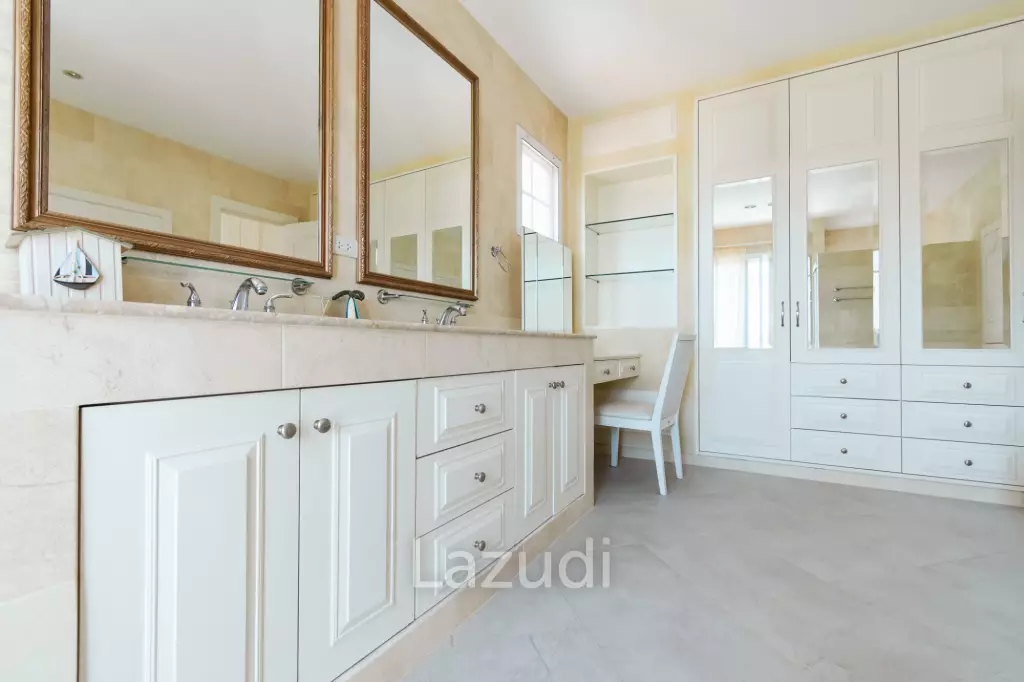 PALM HILLS RESIDENCES : 2 storey main house with 4 bedrooms plus 3 bed guesthouse