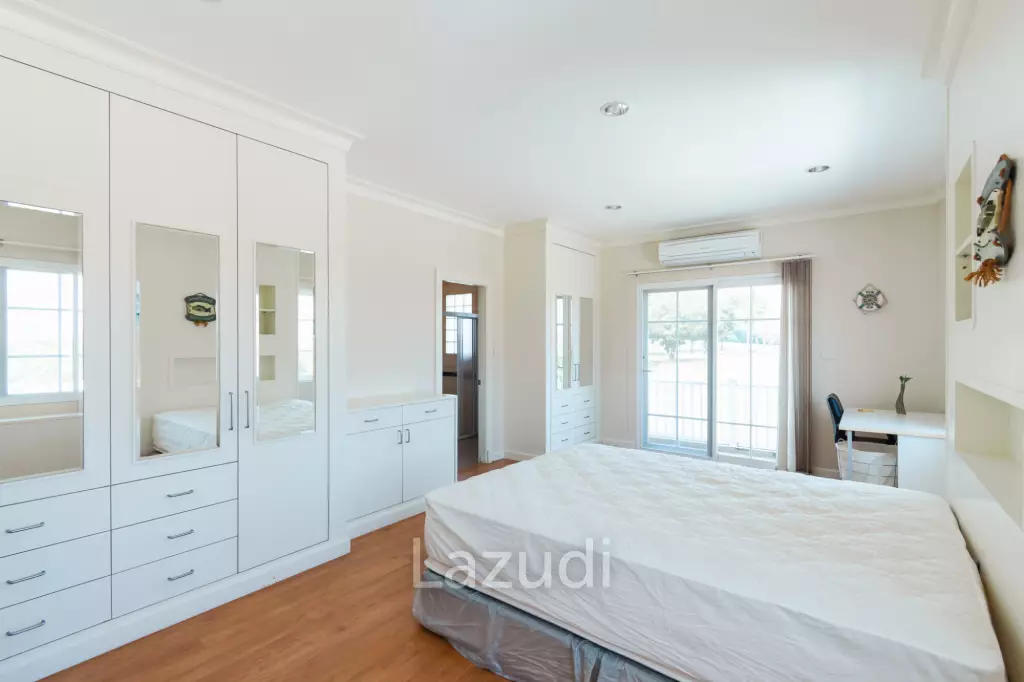 PALM HILLS RESIDENCES : 2 storey main house with 4 bedrooms plus 3 bed guesthouse