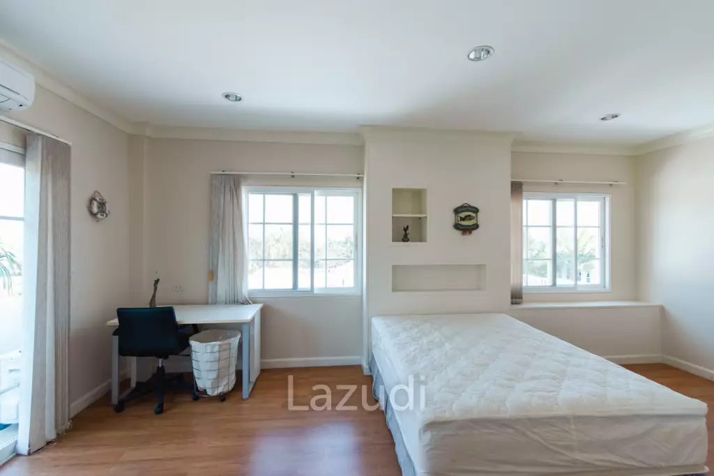 PALM HILLS RESIDENCES : 2 storey main house with 4 bedrooms plus 3 bed guesthouse