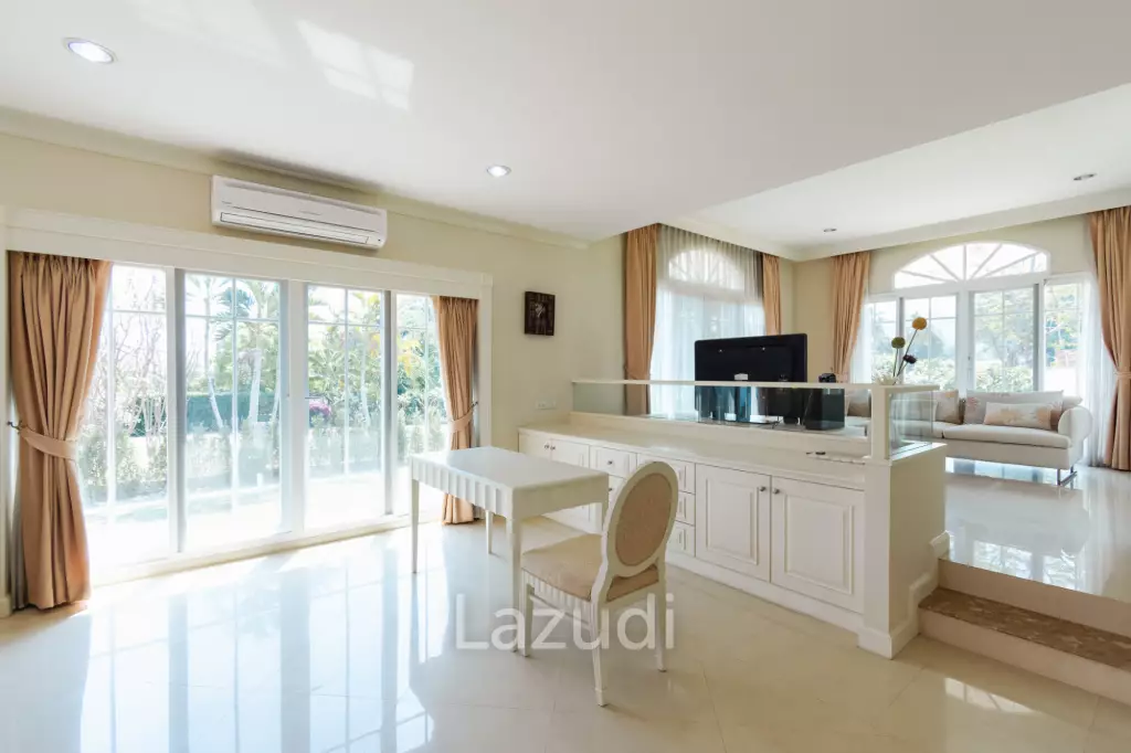 PALM HILLS RESIDENCES : 2 storey main house with 4 bedrooms plus 3 bed guesthouse
