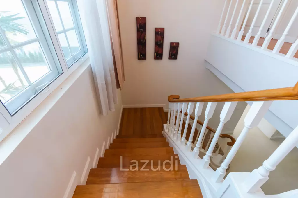 PALM HILLS RESIDENCES : 2 storey main house with 4 bedrooms plus 3 bed guesthouse