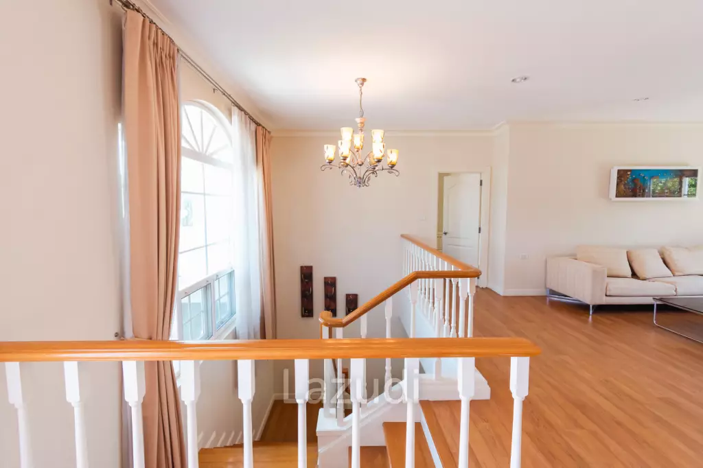 PALM HILLS RESIDENCES : 2 storey main house with 4 bedrooms plus 3 bed guesthouse