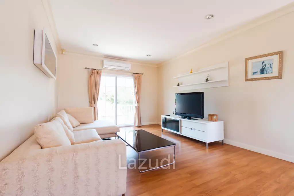 PALM HILLS RESIDENCES : 2 storey main house with 4 bedrooms plus 3 bed guesthouse