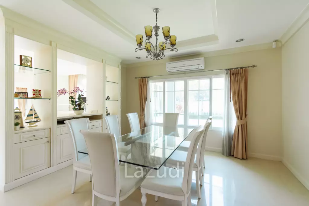 PALM HILLS RESIDENCES : 2 storey main house with 4 bedrooms plus 3 bed guesthouse
