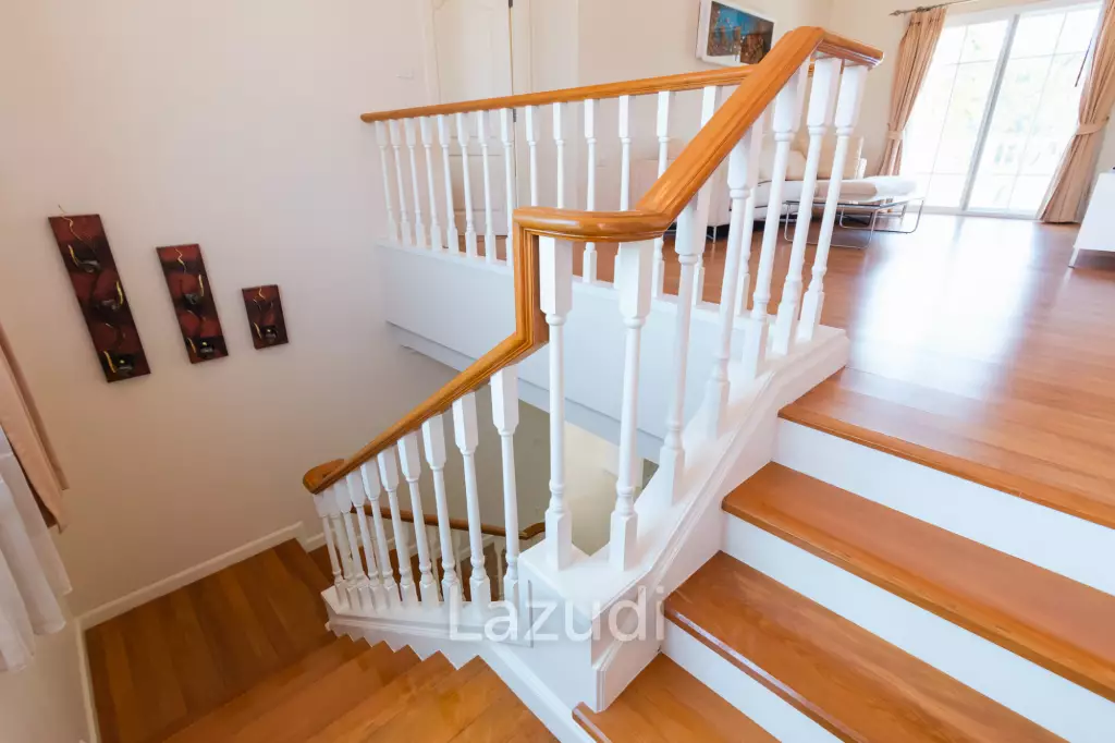 PALM HILLS RESIDENCES : 2 storey main house with 4 bedrooms plus 3 bed guesthouse