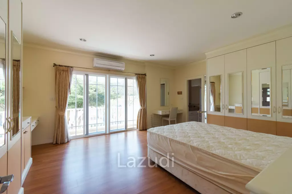 PALM HILLS RESIDENCES : 2 storey main house with 4 bedrooms plus 3 bed guesthouse
