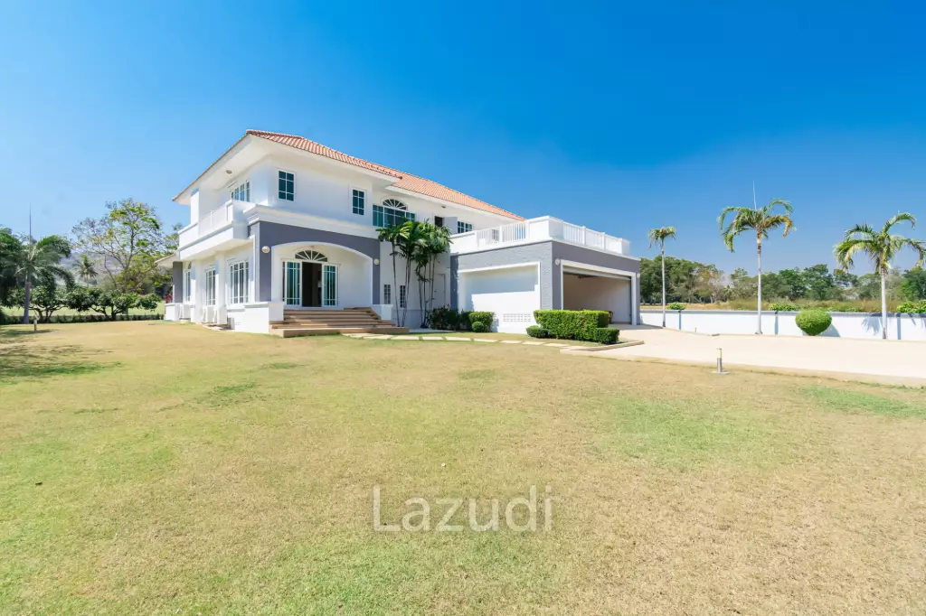 PALM HILLS RESIDENCES : 2 storey main house with 4 bedrooms plus 3 bed guesthouse
