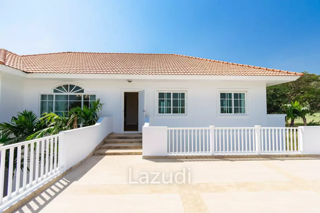PALM HILLS RESIDENCES : 2 storey main house with 4 bedrooms plus 3 bed guesthouse