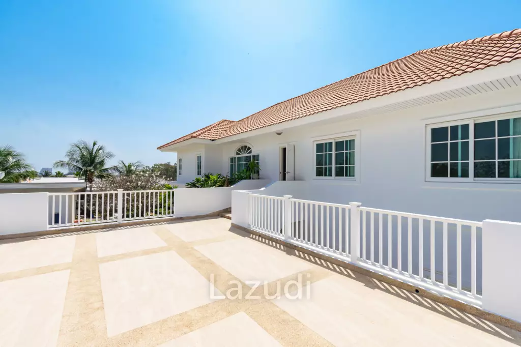 PALM HILLS RESIDENCES : 2 storey main house with 4 bedrooms plus 3 bed guesthouse