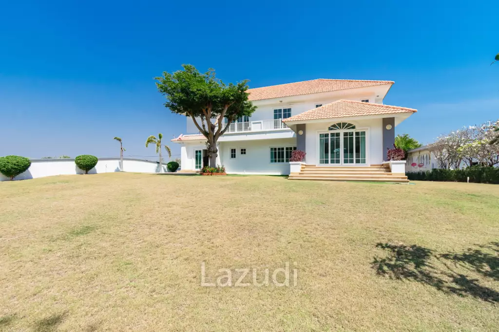 PALM HILLS RESIDENCES : 2 storey main house with 4 bedrooms plus 3 bed guesthouse