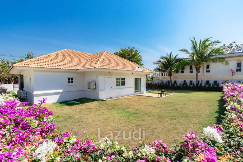 PALM HILLS RESIDENCES : 2 storey main house with 4 bedrooms plus 3 bed guesthouse