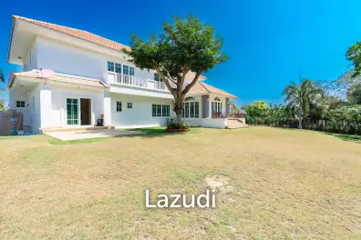 PALM HILLS RESIDENCES : 2 storey main house with 4 bedrooms plus 3 bed guesthouse