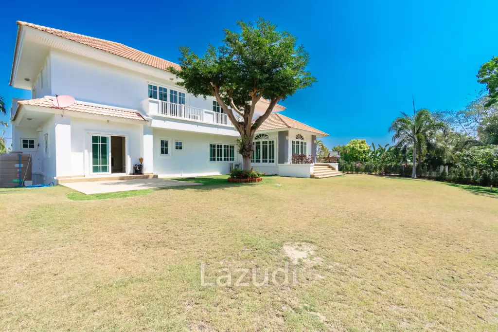 PALM HILLS RESIDENCES : 2 storey main house with 4 bedrooms plus 3 bed guesthouse