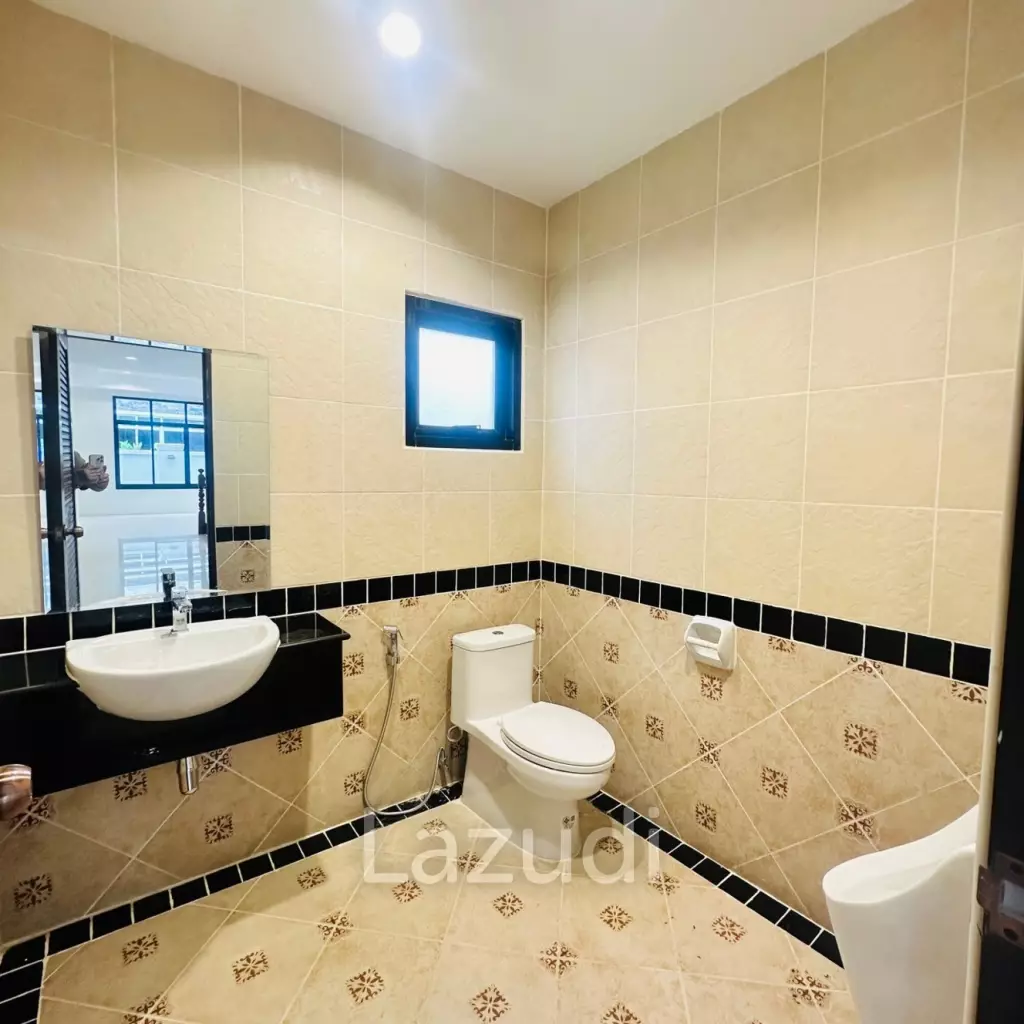Tropical 3-Bedroom House in a Prime Chalong Location, Phuket