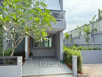 Modern 2 Bedroom Townhouse At East Bangtaoville