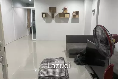 ขายทาวน์เฮ้าส์ 2 ห้องนอนติดกับบายพาสตะวันออก