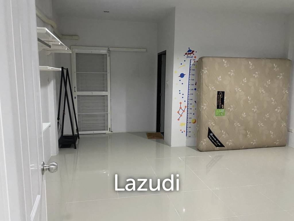 ขายทาวน์เฮ้าส์ 2 ห้องนอนติดกับบายพาสตะวันออก