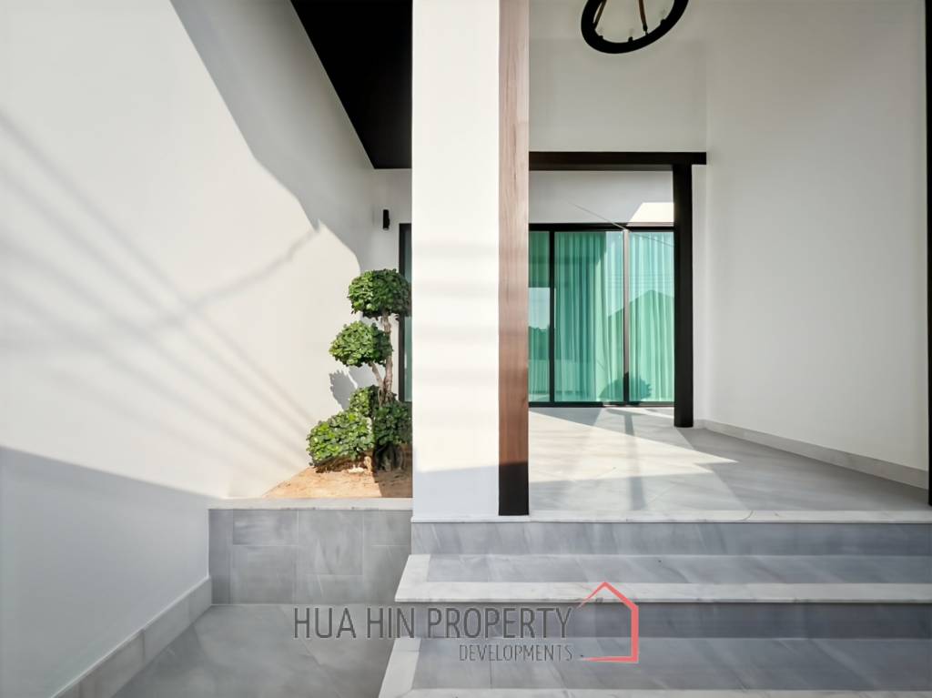 Luxury Modern 3 Bedroom Villa with Private Pool in Soi Hua Hin 102