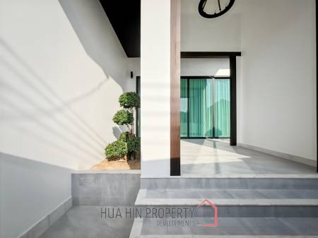 Luxury Modern 3 Bedroom Villa with Private Pool in Soi Hua Hin 102